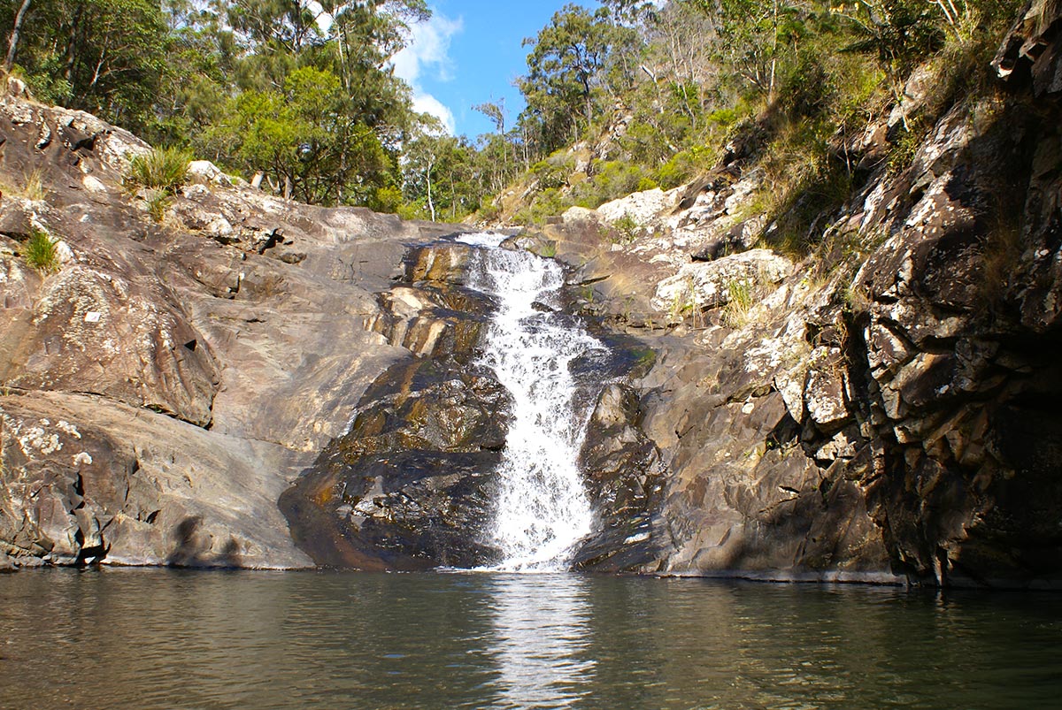 outdoor-tamborine-national-park-cedar-creek-section