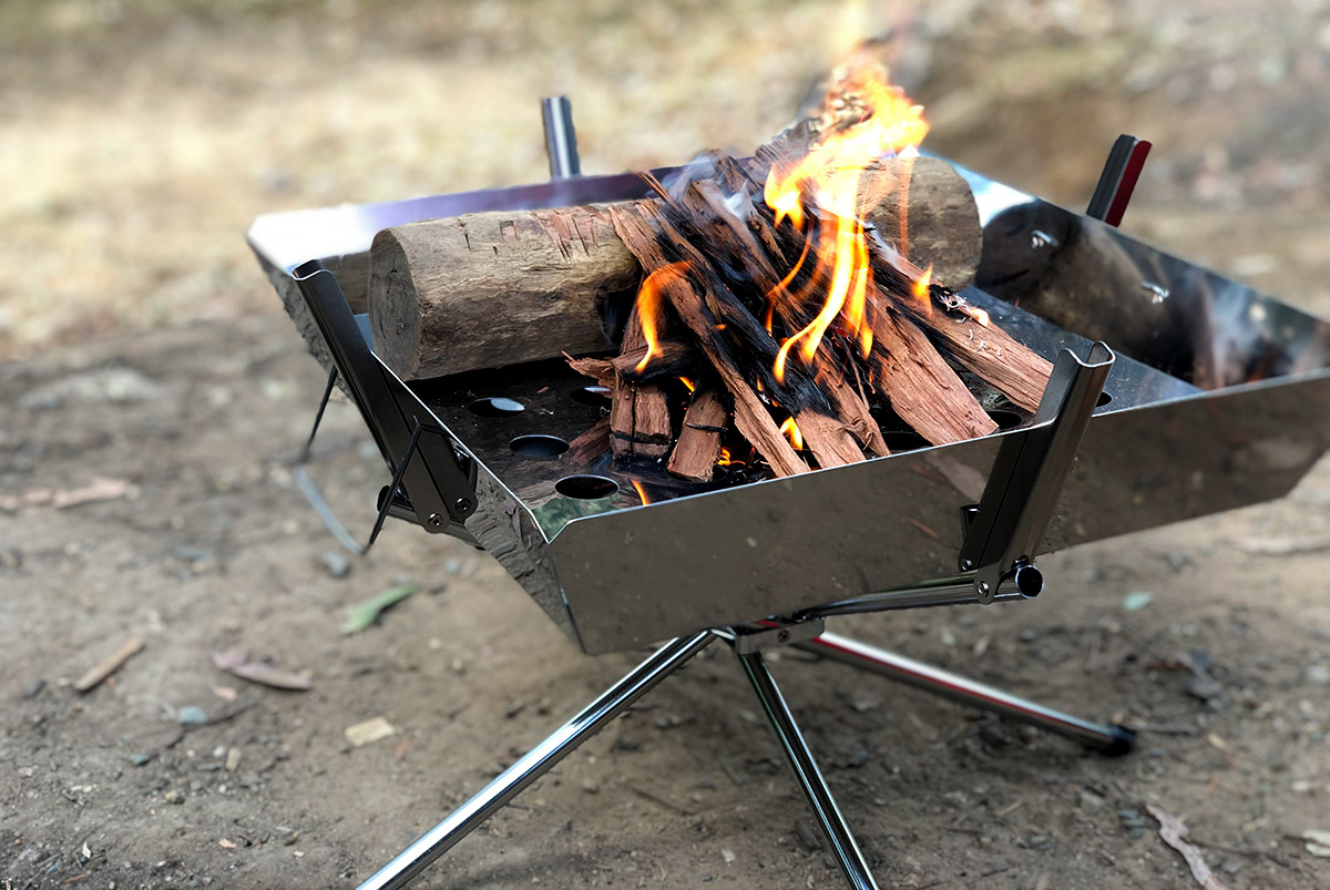 【おすすめキャンプ用品】高品質でデザインも良い・BBQや焚き火にはユニフレームのファイアグリル | lifestylenotes.com.au